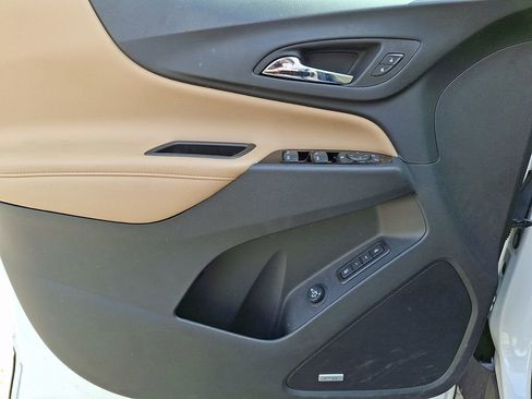 Used 2022 Chevrolet Equinox Premier image 11