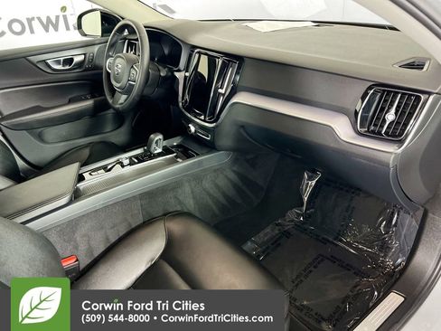 Used 2024 Volvo S60 B5 Core FWD image 31