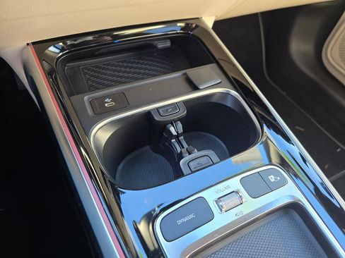 Used 2024 Mercedes-Benz GLB 250 4MATIC image 2