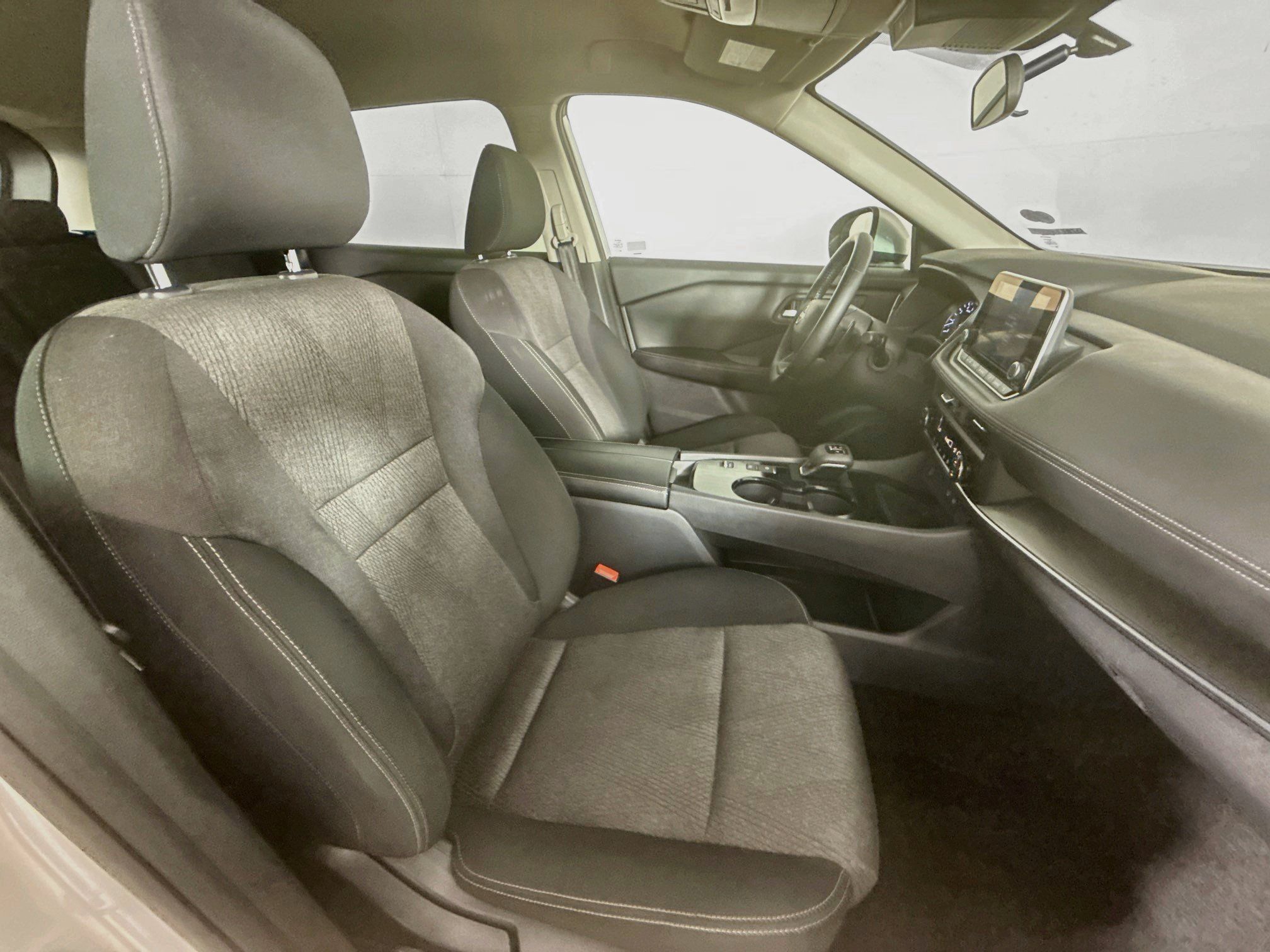 Used 2025 Nissan Rogue SV FWD image 33