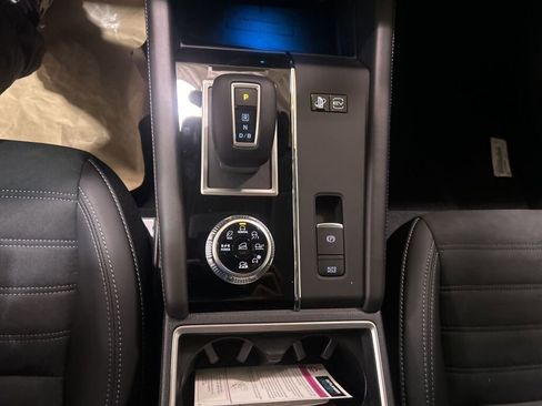 New 2025 Mitsubishi Outlander SE image 19