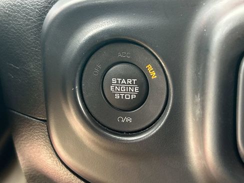 Used 2022 Jeep Gladiator Rubicon w/ LED Lighting Group AWD/4WD image 17