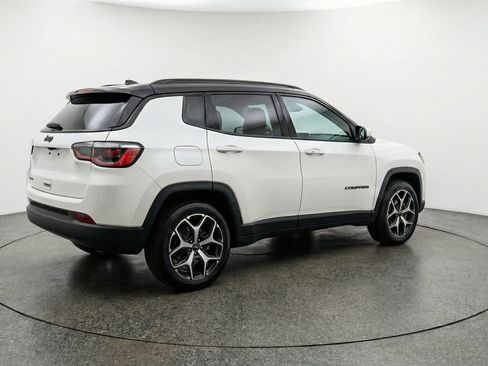 Used 2025 Jeep Compass Limited AWD/4WD image 9