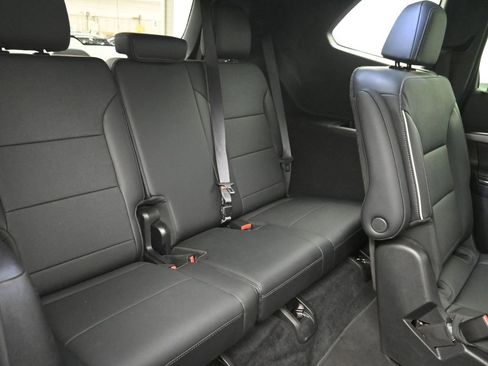 Used 2025 Buick Enclave Preferred image 9