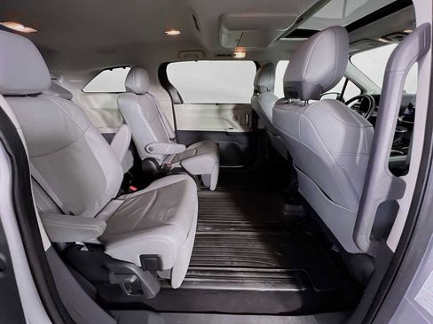 Used 2022 Toyota Sienna Limited AWD/4WD image 28
