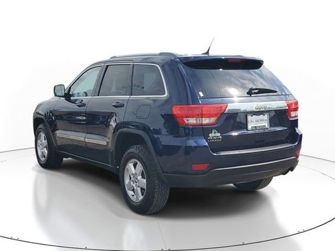 Used 2012 Jeep Grand Cherokee Laredo w/ Laredo E Group AWD/4WD image 3
