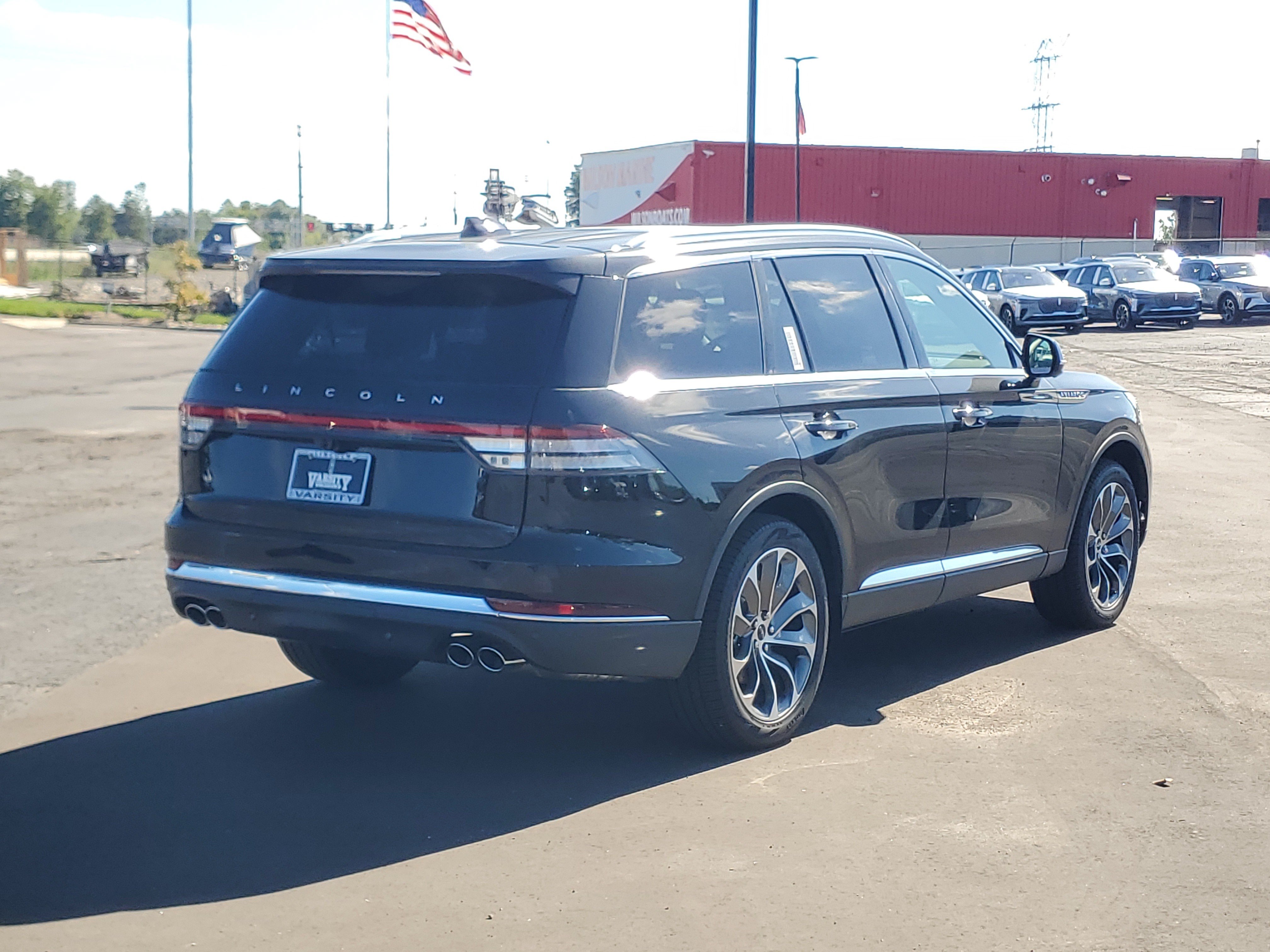 New 2026 Lincoln Aviator AWD image 4