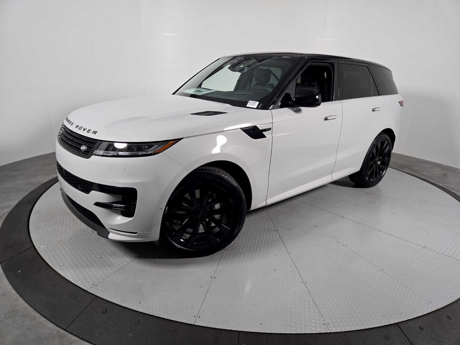 New 2027 Land Rover Range Rover Sport Dynamic SE AWD/4WD image 1