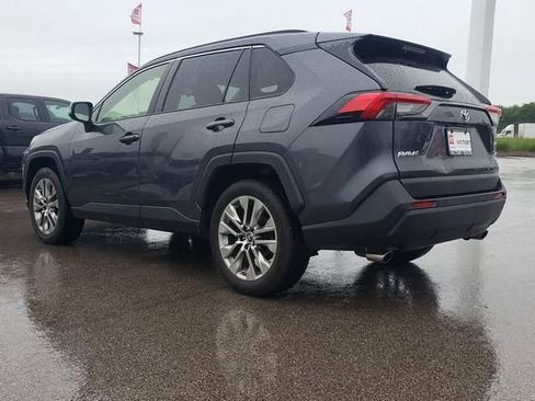 Used 2019 Toyota RAV4 XLE Premium w/ Cold Weather Package AWD/4WD image 8