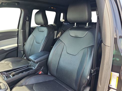 Used 2023 Jeep Compass Limited w/ Sun and Sound Group AWD/4WD image 12