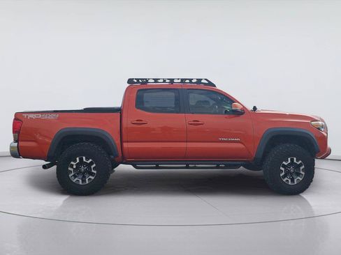 Used 2017 Toyota Tacoma TRD Sport AWD/4WD image 6