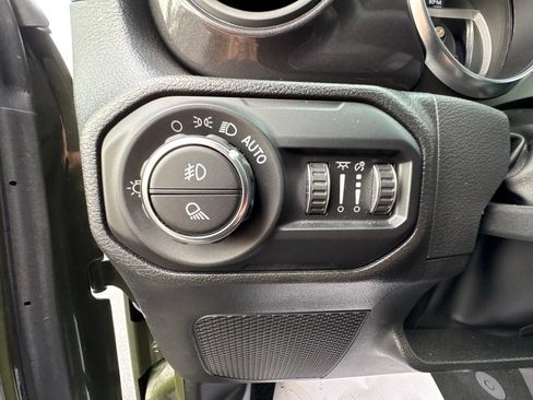 Used 2022 Jeep Gladiator Sport AWD/4WD image 19