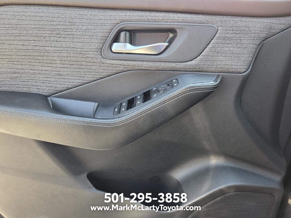 Used 2023 Nissan Rogue SV FWD image 24