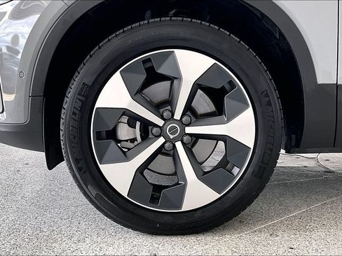 Used 2024 Volvo XC40 B5 Plus AWD/4WD image 10