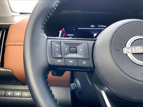 Used 2025 Nissan Pathfinder Platinum image 21