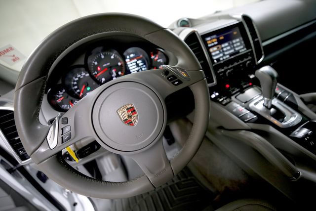 Used 2013 Porsche Cayenne Diesel AWD/4WD image 7