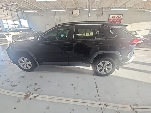 Used 2019 Toyota RAV4 LE image 6