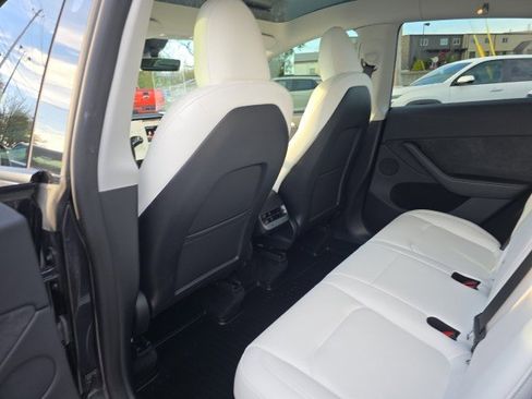 Used 2024 Tesla Model Y Long Range image 15