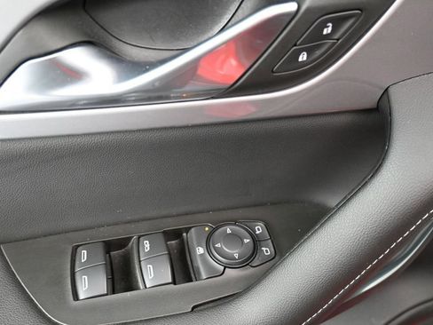Used 2025 Chevrolet Blazer LT FWD image 24