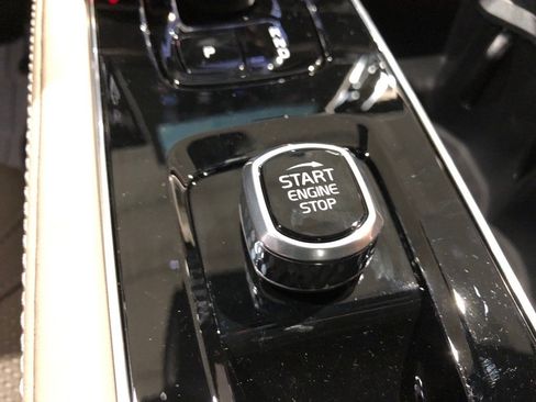 New 2026 Volvo XC90 B6 Plus w/ Protection Package Premier image 29