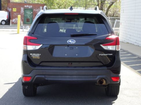 Used 2019 Subaru Forester Premium w/ All-Weather Package image 6