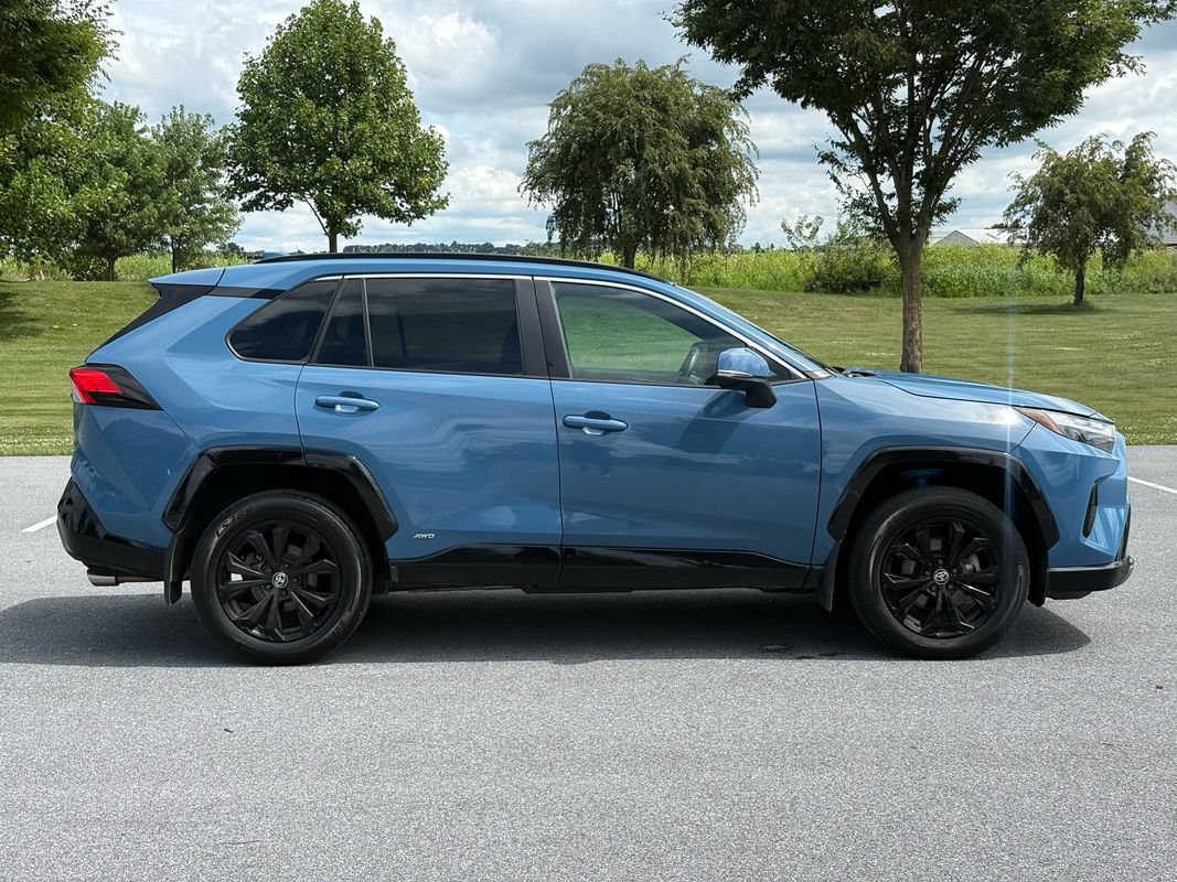 Used 2022 Toyota RAV4 SE w/ Convenience Package AWD/4WD image 9