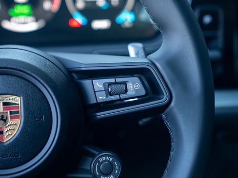 Certified 2025 Porsche Cayenne E-Hybrid Coupe AWD/4WD image 8