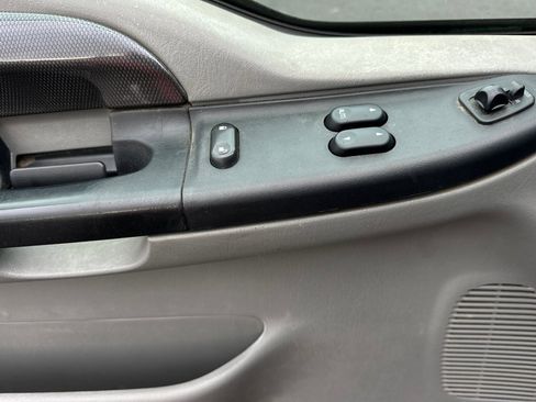 Used 2003 Ford F250 XLT image 11