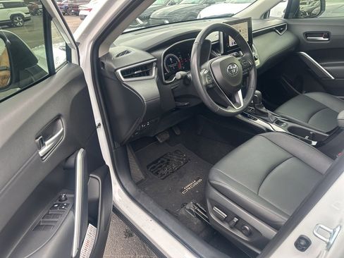 Used 2023 Toyota Corolla Cross XLE w/ Convenience Package image 29