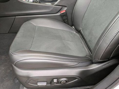 New 2025 Jeep Grand Cherokee Altitude image 4