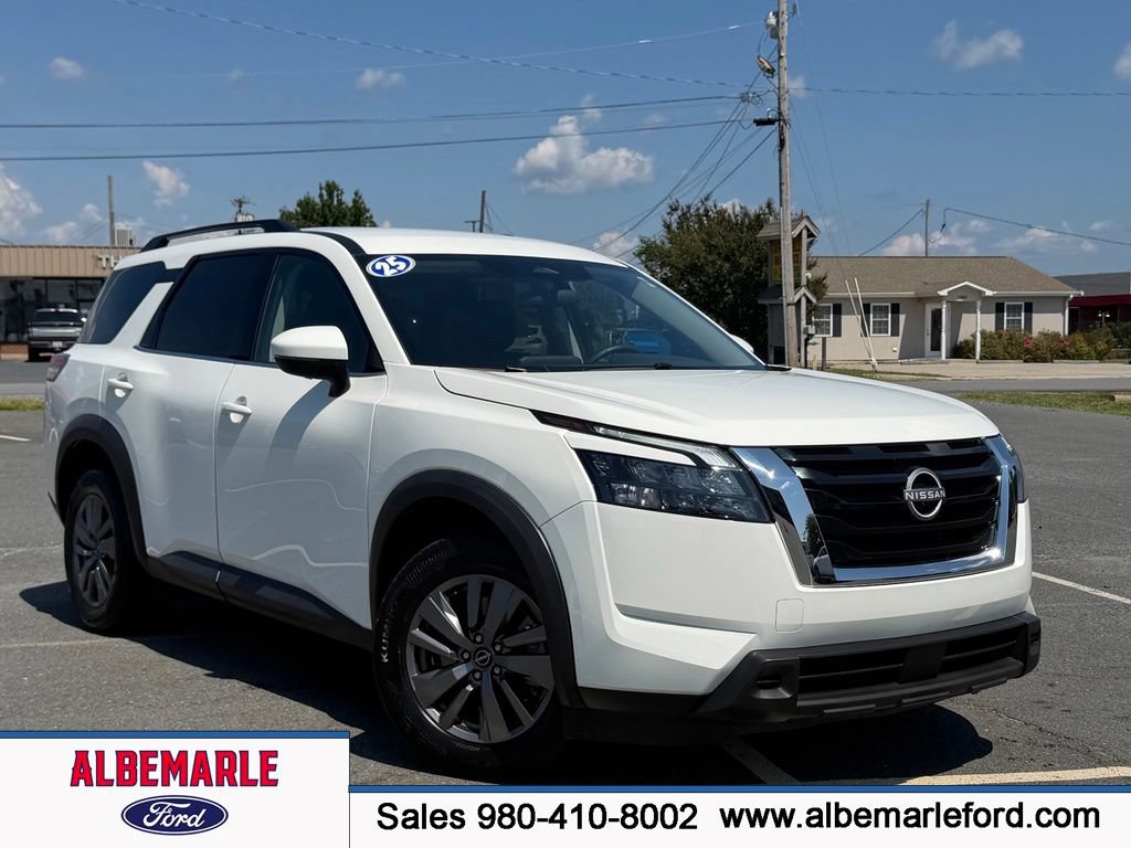 Used 2025 Nissan Pathfinder SV AWD/4WD image 1