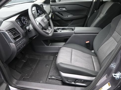 Certified 2026 Nissan Rogue SV FWD image 19