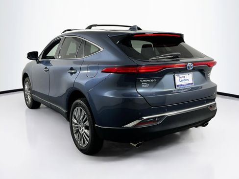 Used 2022 Toyota Venza XLE image 7