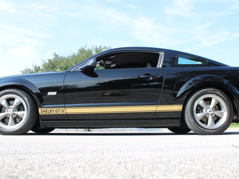 Used 2006 Ford Mustang GT RWD image 8