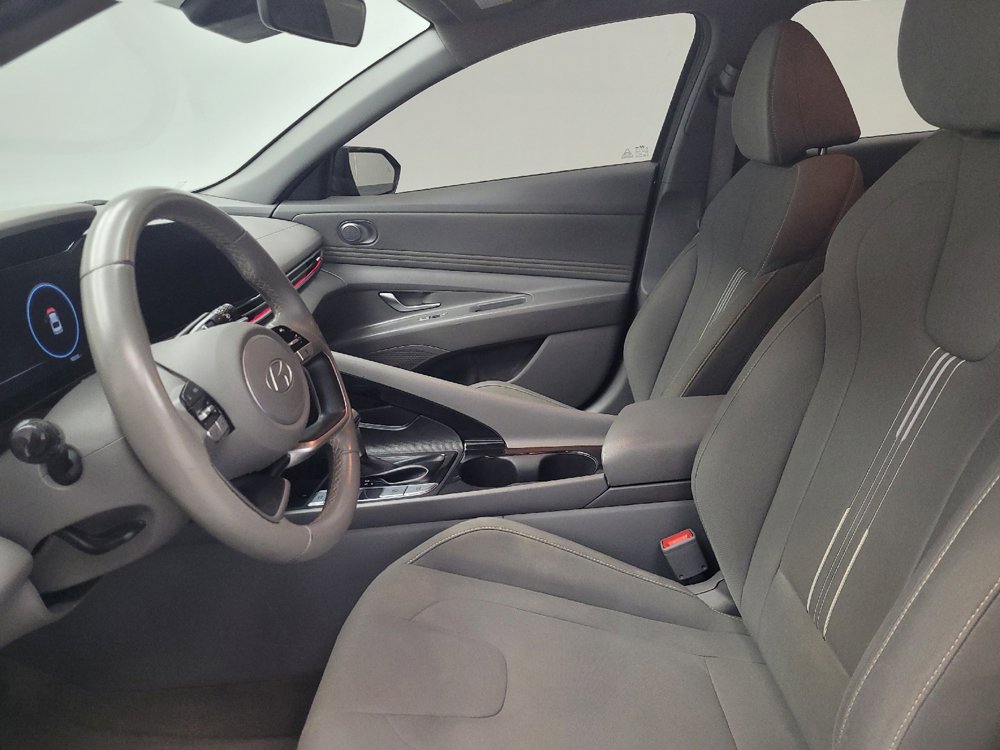 Used 2024 Hyundai Elantra SEL w/ Convenience Package FWD image 17