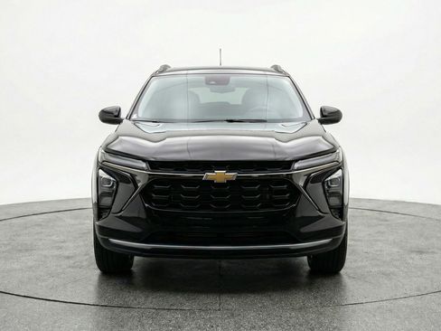 Used 2025 Chevrolet Trax LT image 2