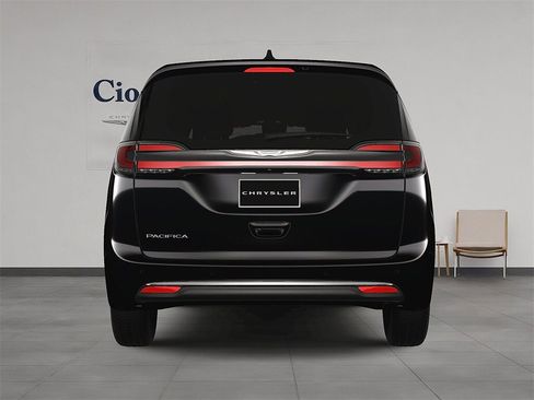New 2025 Chrysler Pacifica Select image 10