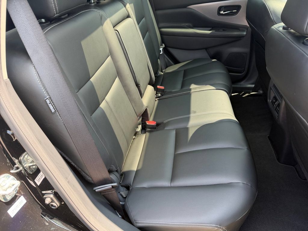 Used 2024 Nissan Murano SV AWD/4WD image 23