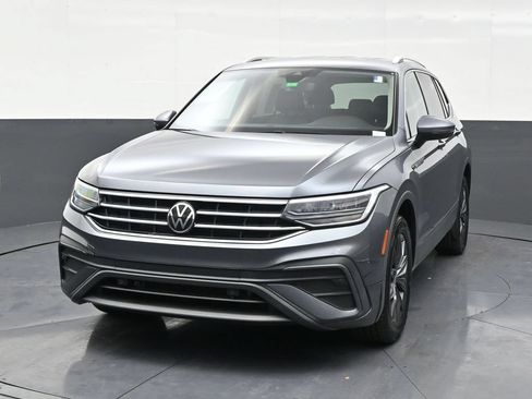 Used 2024 Volkswagen Tiguan SE FWD image 8