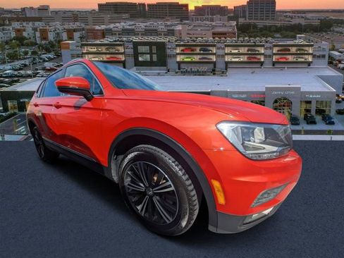 Used 2018 Volkswagen Tiguan SEL image 1