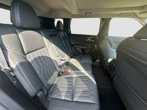 New 2026 Mitsubishi Outlander SEL image 29