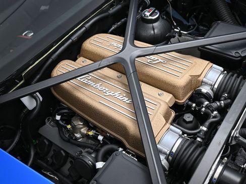 Used 2024 Lamborghini Huracan STO image 33