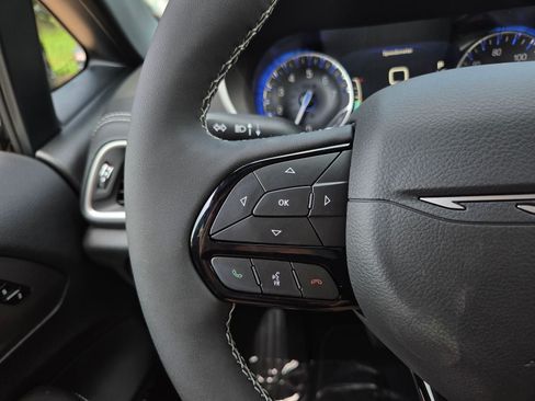New 2027 Chrysler Pacifica Limited FWD image 23