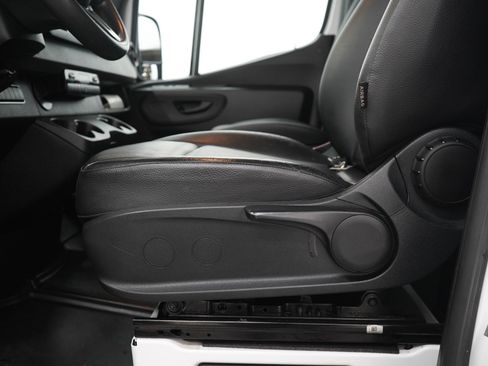 Used 2021 Mercedes-Benz Sprinter 2500 image 17