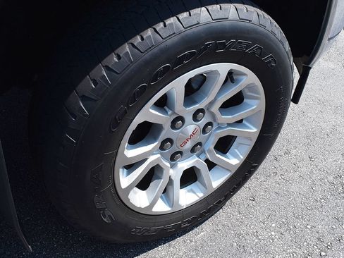 Used 2015 GMC Sierra 1500 SLE w/ SLE Value Package AWD/4WD image 9
