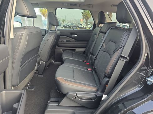 New 2025 Nissan Pathfinder Platinum image 24