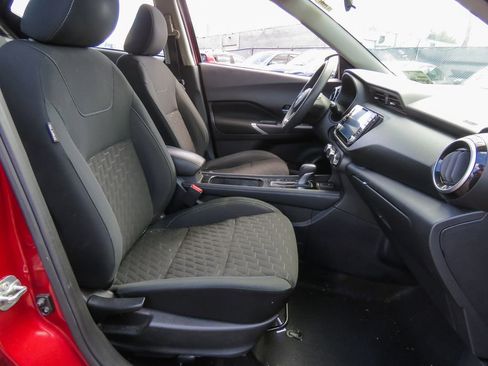 Used 2023 Nissan Kicks SV image 9