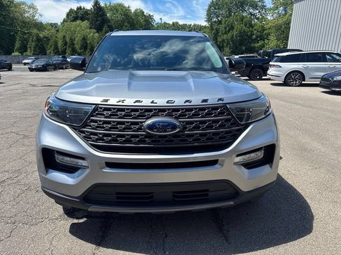Used 2022 Ford Explorer XLT w/ Equipment Group 202A AWD/4WD image 10
