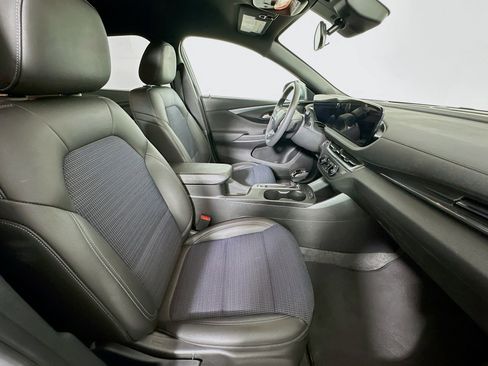 Used 2025 Buick Envista Preferred FWD image 29