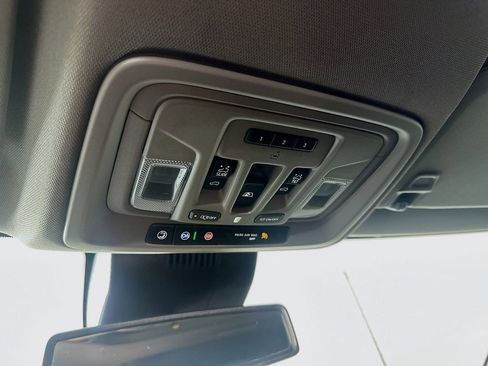 Used 2024 GMC Sierra 3500 Denali image 32